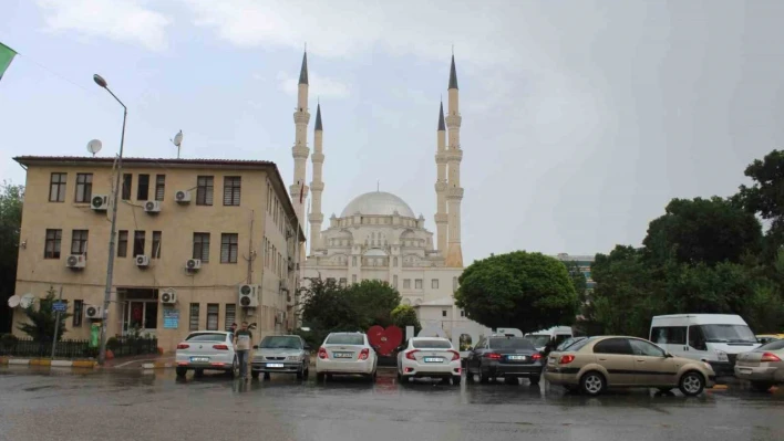 Iğdır'da yağmur ve fırtına etkili oluyor