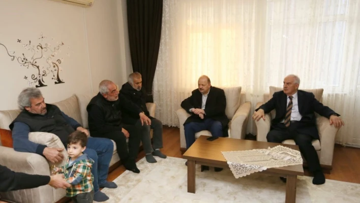 İlçeye gelen depremzedeleri yalnız bırakmadılar