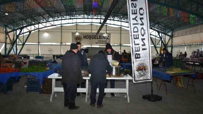İnönü Belediyesi sıcak çorba ikramına devam ediyor