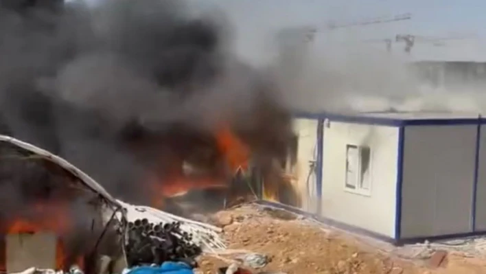 İnşaat şantiyesinde çıkan yangın korkuttu