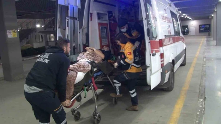 İslahiye'de enkazdan çıkarılan 2 kardeş Çam ve Sakura Şehir Hastanesi'ne getirildi
