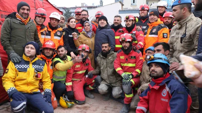 İspanyol ekip 106 saat sonra 2 çocuğu, 108 saat sonra çocukların annesini kurtardı