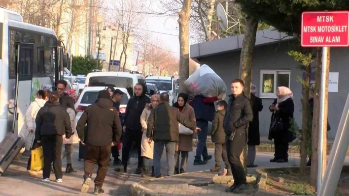 İstanbul'a gelen depremzedeler Sancaktepe'de yurda yerleştiriliyor