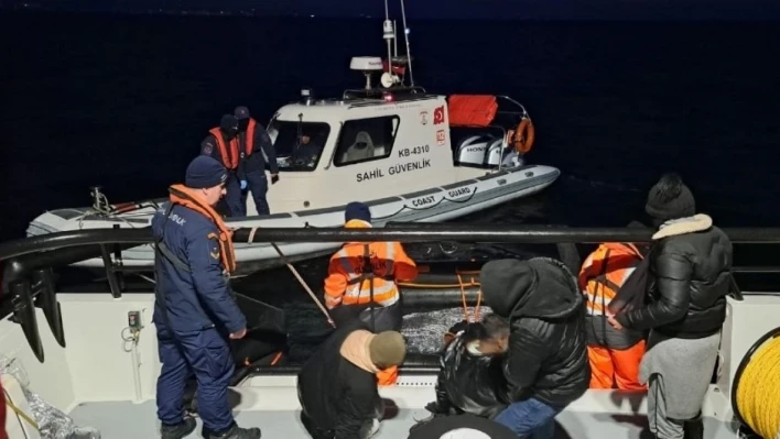 İzmir açıklarında 45 düzensiz göçmen kurtarıldı