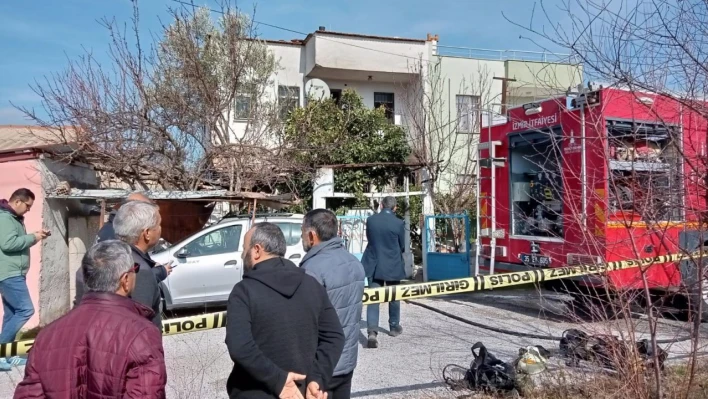 İzmir'de ev yangınında bir kişi öldü