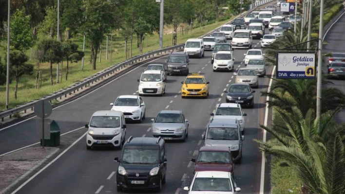 İzmir'de trafiğe kayıtlı araç sayısı yüzde 5,2 arttı
