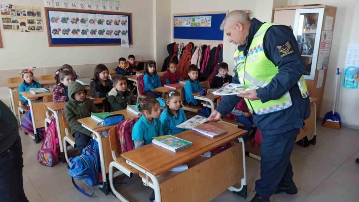 Jandarma ekipleri, 'Güvenli eğitim' için okullarda