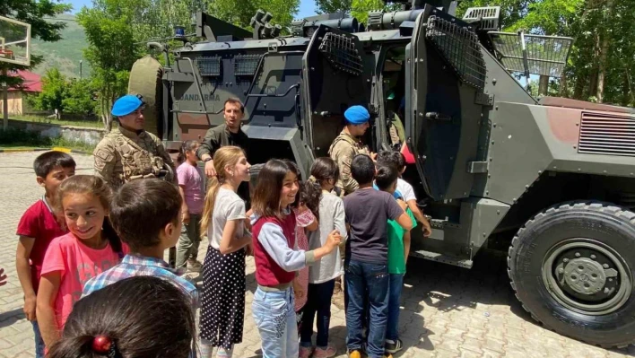 Jandarma personeli öğrencilerle bir araya geldi