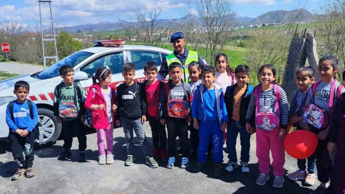 Jandarmadan öğrencilere trafik eğitimi