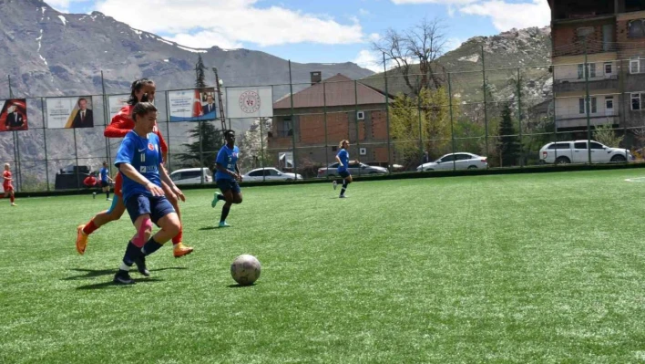 Kadın Futbol Süper Ligi: Hakkarigücü: 2 - FOMGET: 1