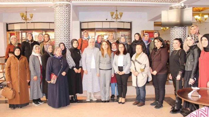 Kadınlar Gününde depremzedeler unutulmadı