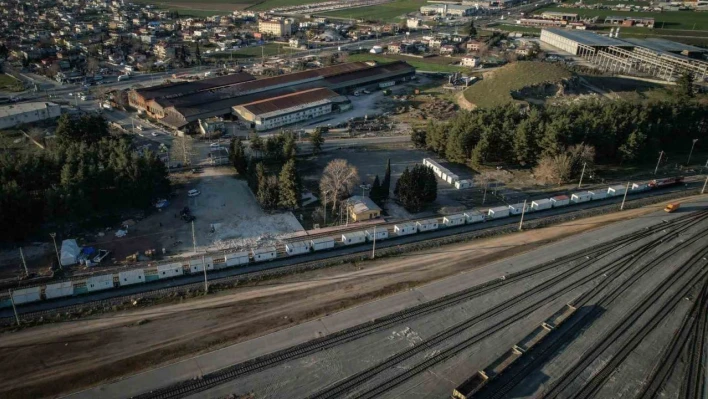 Kahramanmaraş'a tren yoluyla gönderilen yüzlerce konteyner ev havadan görüntülendi