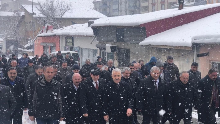 Kars deprem bölgeleri için tek yürek