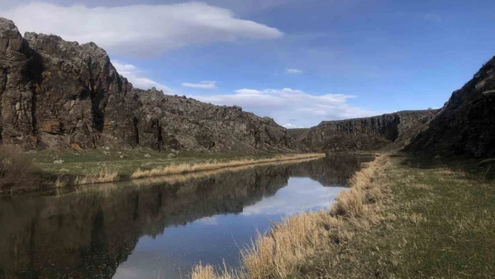 Kars'ta Akçalar Kanyonu görenleri büyülüyor