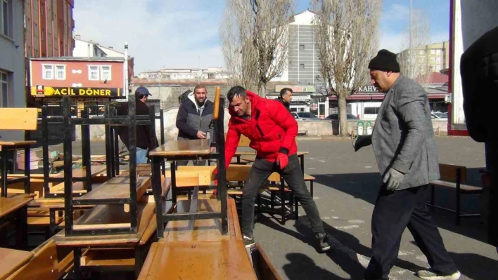 Kars'ta depreme dayanıksız okul boşaltıldı