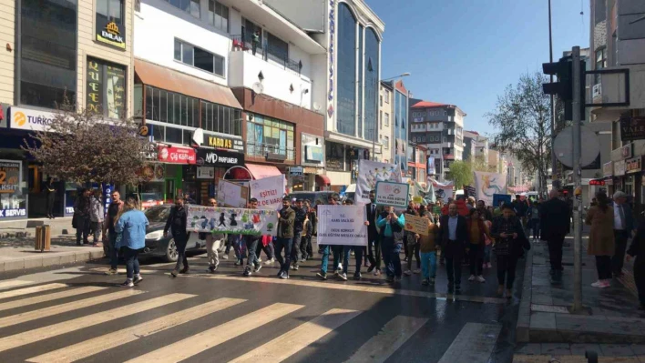 Kars'ta engelliler için farkındalık yürüyüşü