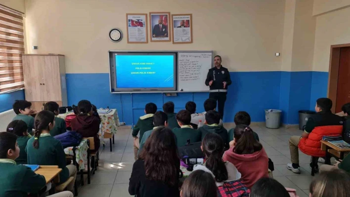 Kars'ta öğrencilere akran zorbalığı anlatıldı