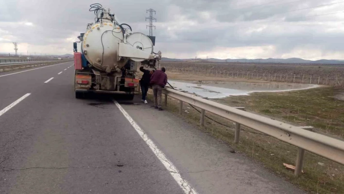 Kars'ta peynir altı suyundan oluşan gölet temizlendi