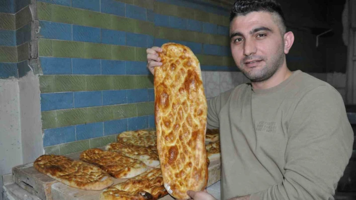 Kars'ta Ramazan pidesi tezgahlarda yerini aldı