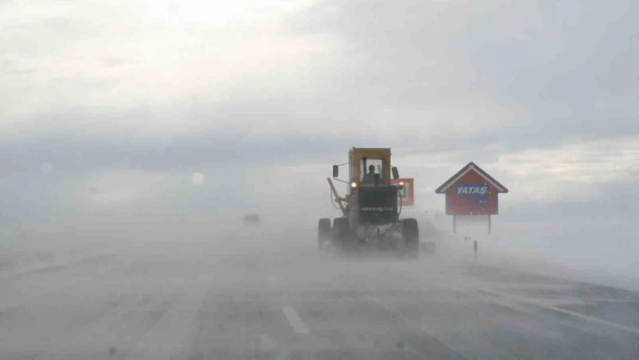 Kars'ta tipiden 6 köy yolu ulaşıma kapandı