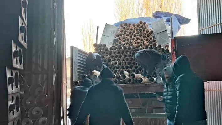 Kars'tan deprem bölgesine 91 tır yardım gönderildi