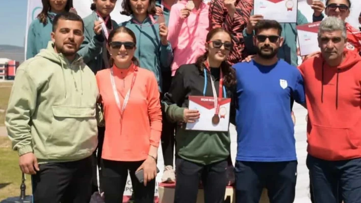 Karslı atlet Türkiye 3'üncüsü oldu