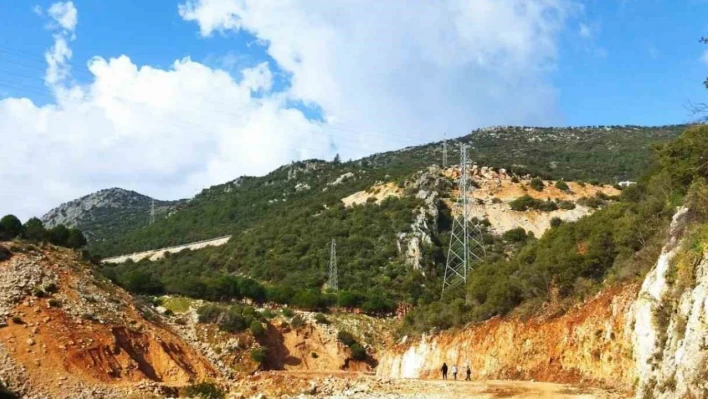 Kaş Bayındır yolunda genişletme çalışması