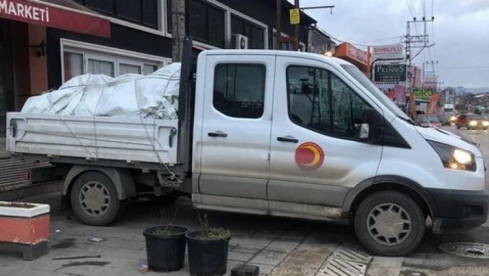 Kastamonu Belediyesi deprem bölgelerinde yararları sarmaya devam ediyor