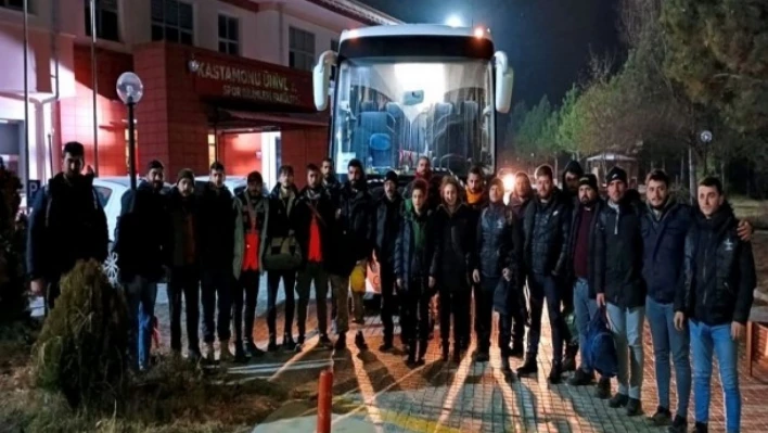 Kastamonu Üniversitesi ekibinden deprem bölgesindeki afetzedelere yardım eli