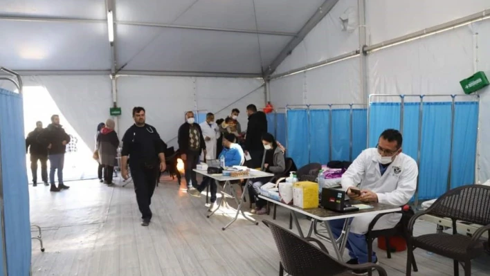 Katar'ın kurduğu sahra hastanesi depremzedelere şifa veriyor