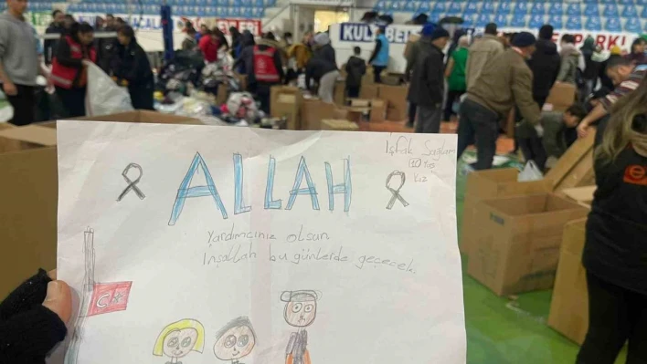 Kaybettiği evladı için aldığı kıyafetleri depremzedelere gönderdi