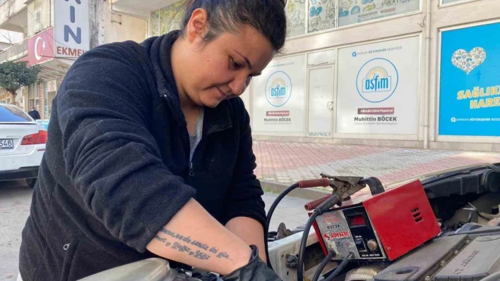 Kayınvalidesiyle hurda akü toplayarak başladığı işte patron oldu