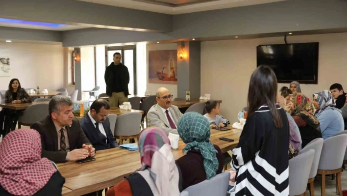 Kaymakam Aydın depremzede ailelerle buluştu