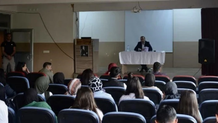 Kaymakam Tan, Kariyer Günü etkinliğinde öğrencilerle buluştu