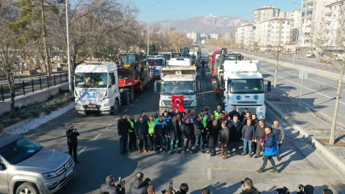 Kayseri'de belediyelerin deprem bölgesine yardımları sürüyor