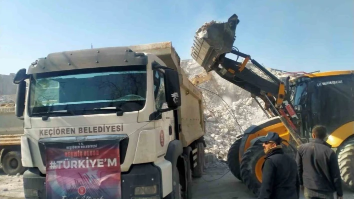 Keçiören Belediyesi iş makineleriyle deprem bölgesinde
