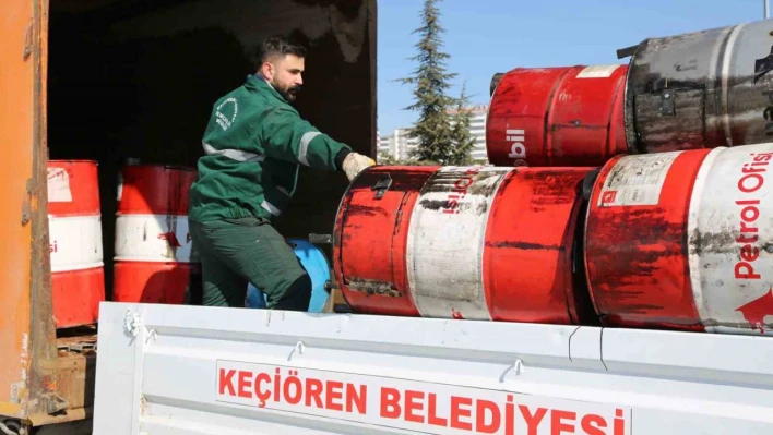 Keçiören Belediyesi odun sobası ve battaniyeleri yola çıkardı