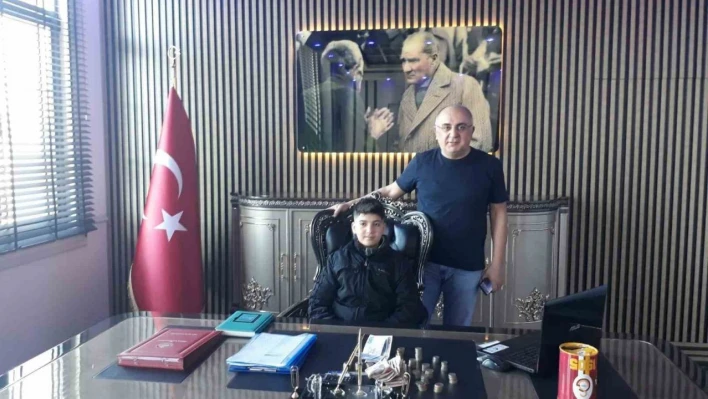 Kendi küçük yüreği büyük, kumbarasında biriktirdiği paraları depremzedelere bağışladı