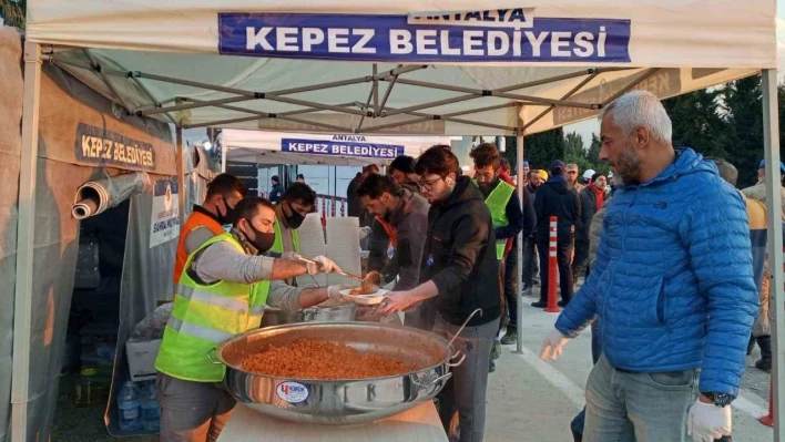 Kepez'in 8 Sahra Mutfağından günde 30 bin kişiye sıcak yemek