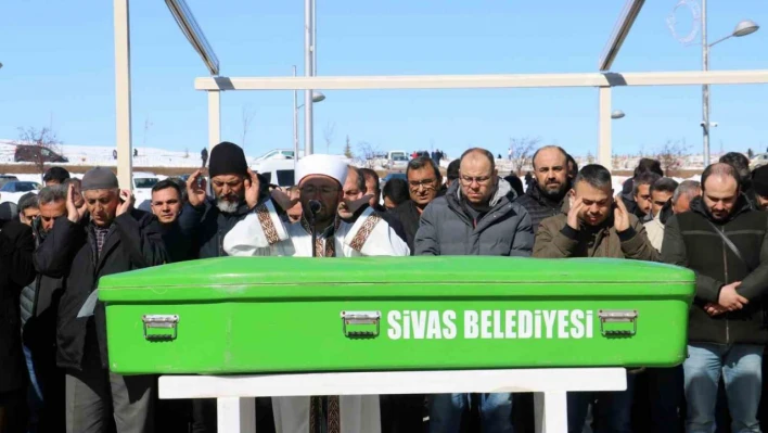 Kimsesiz depremzede Sivas'ta son yolculuğuna uğurlandı