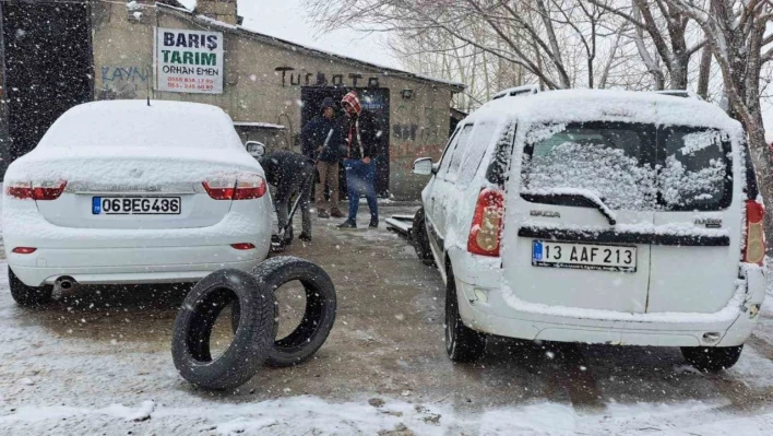 Kışın geri gelmesi lastikçilerin işine yaradı