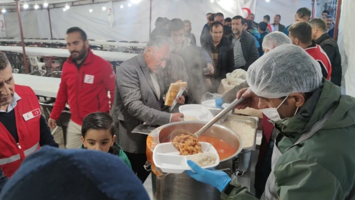 Kızılay Hakkari'de iftar çadırı açtı