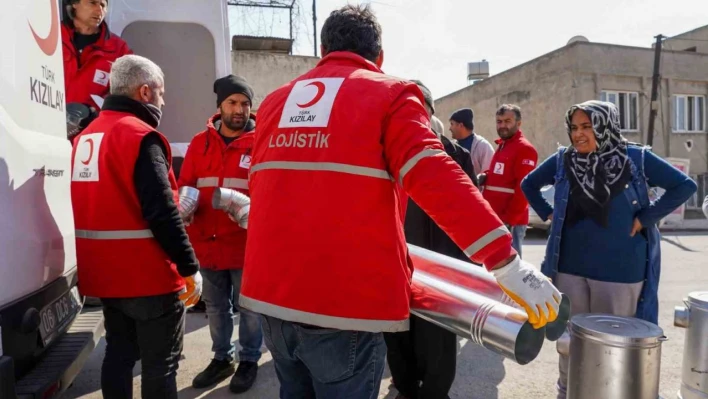 Kızılay'ın 2 bin 300 personeli depremden doğrudan etkilendi