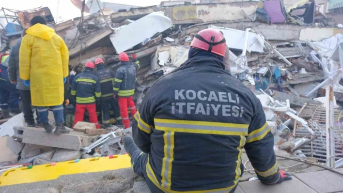 Kocaeli'nin kahramanları 79 kişiyi yıkıntıların arasından kurtardı