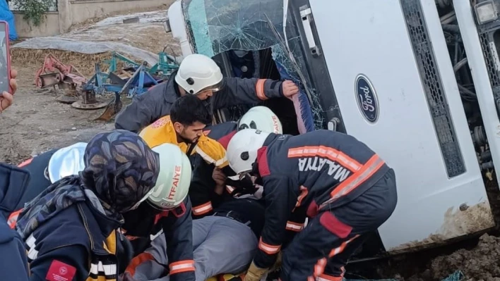 Kontrolden çıkan kamyon devrildi: 1 yaralı