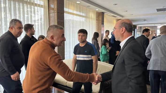 Konya'da belediye başkanları depremzedelerle buluştu