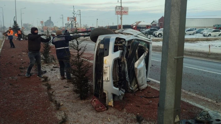 Konya'da otomobil refüje devrildi: 1 yaralı