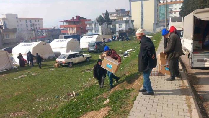 Körfez Belediyesi, Kahramanmaraş'ta 8 ekip ile 103 mahallede çalışma yürütüyor