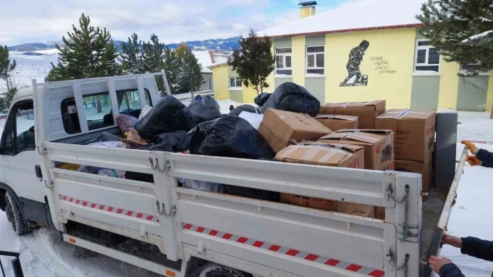 Köylüler bir olup depremzedeler için yardım topladılar