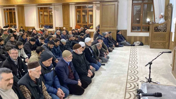 Kulu'da Miraç Kandili'nde camiler doldu taştı